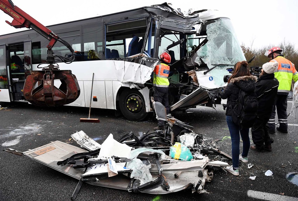 Acidente envolvendo vários carros deixa dezenas de feridos em Paris