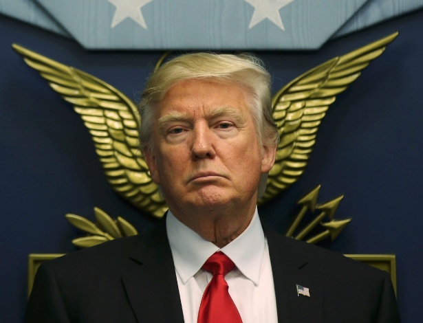 Trump assina decreto que cria “escrutínio extremo” para imigrantes